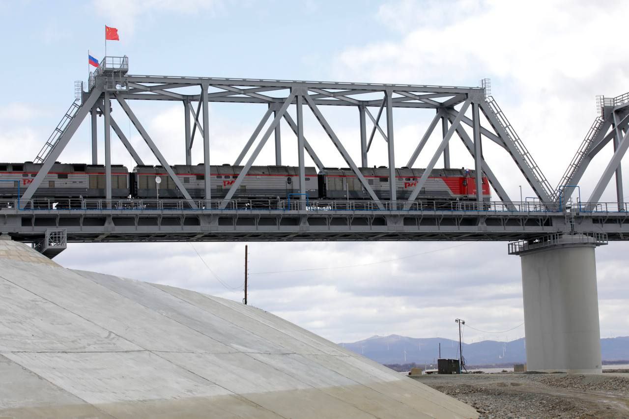 В 2,5 раза в этом году выросли экспортные грузоперевозки через трансграничный мост Нижнеленинское (РФ, ЕАО)  Тунцзян (КНР)